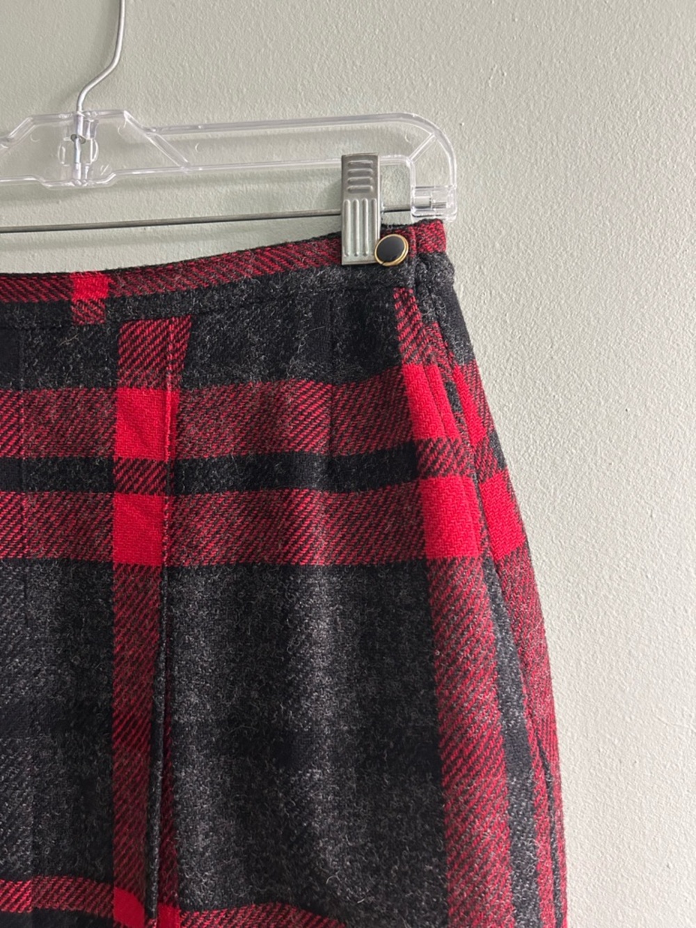 Beautiful vintage 100% wool plaid pleated skirt red and black made in USA - Picture 2 of 7